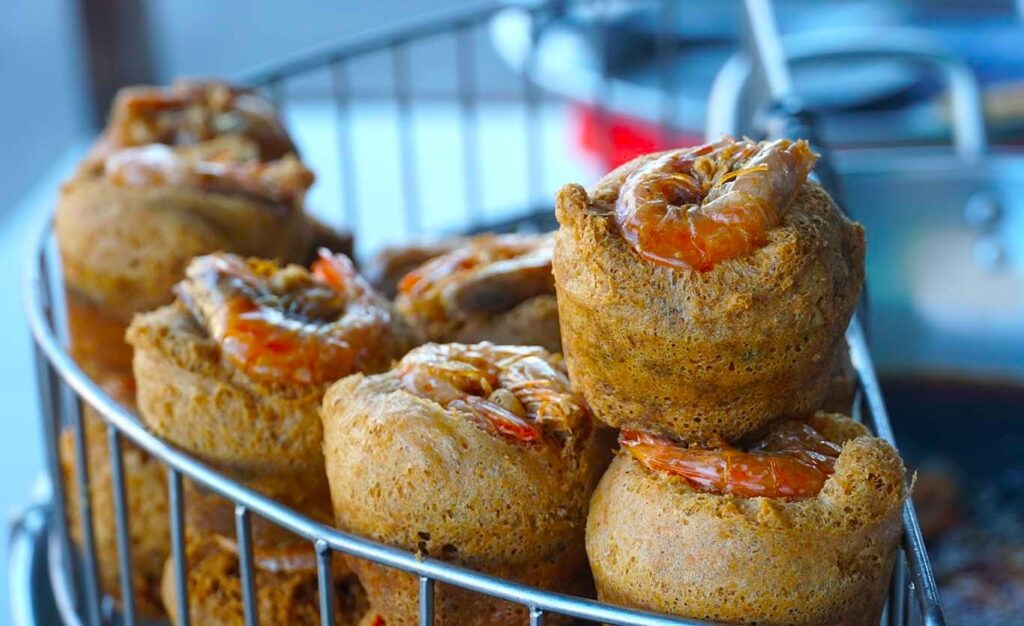 Banh cong, beignet de crevettes typique de Soc Trang