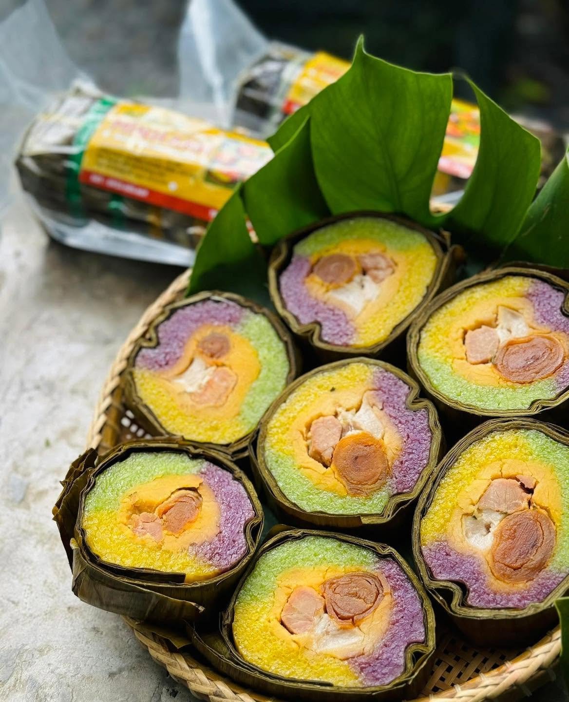 Bánh tét, la version cylindrique du banh chung préparée au centre et au sud du Vietnam