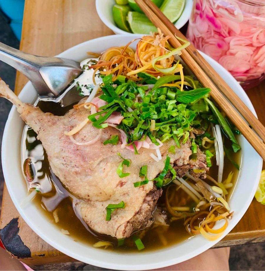 Bun vit nau tieu, plat de canard mijoté à Soc Trang