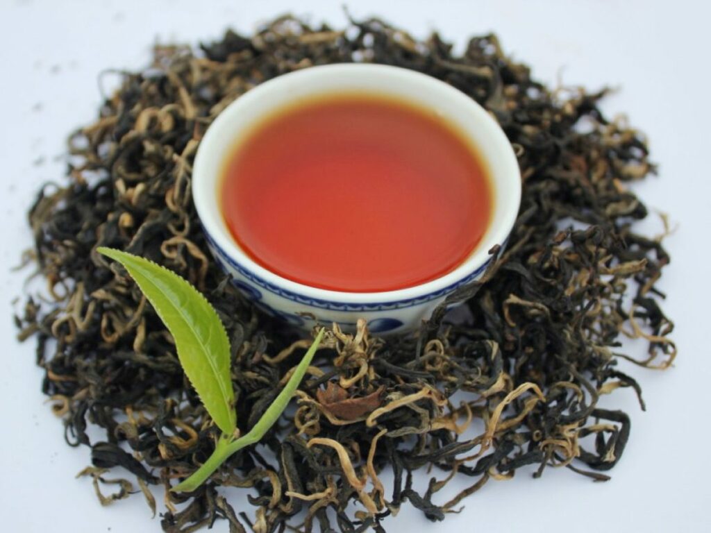 Tasse de thé Shan Tuyet à la liqueur ambrée