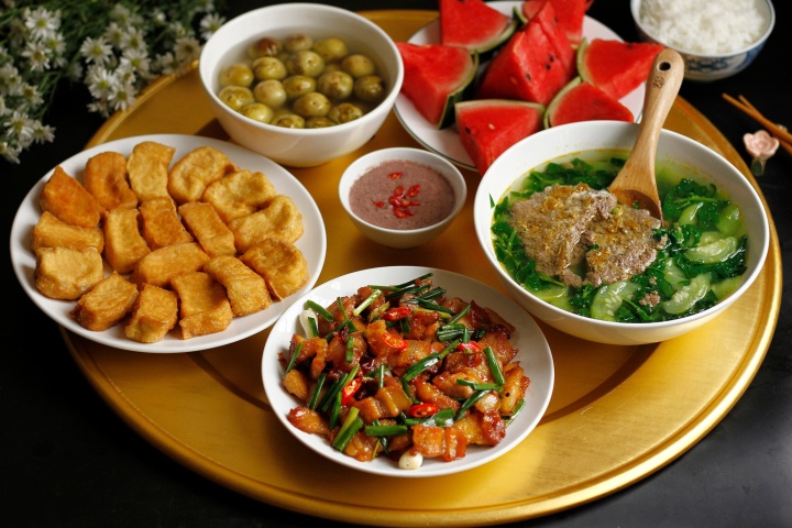 Plateau de spécialités culinaires du Nord du Vietnam