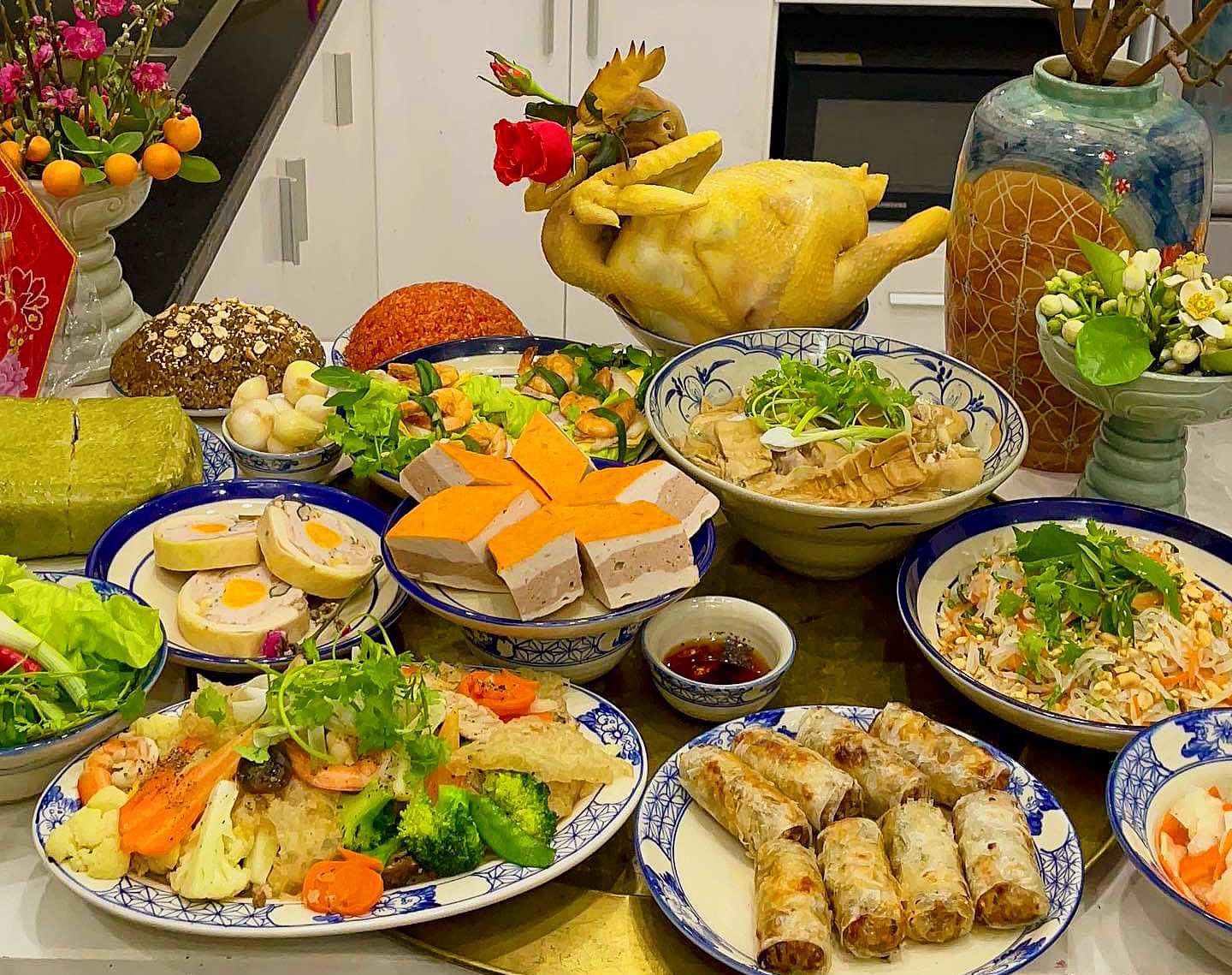 Lors du Têt, les familles du Nord composent des plateaux de plats festifs traditionnels.
