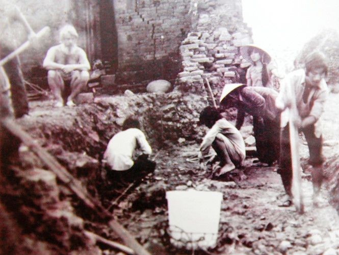 Fouille archéologique menée sur un site associé à la culture de Hoa Binh