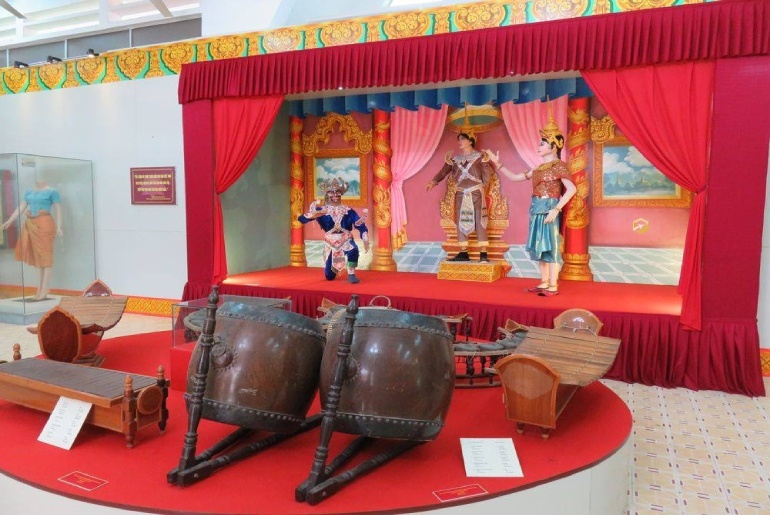 Marionnettes traditionnelles exposées au musée de la culture khmère