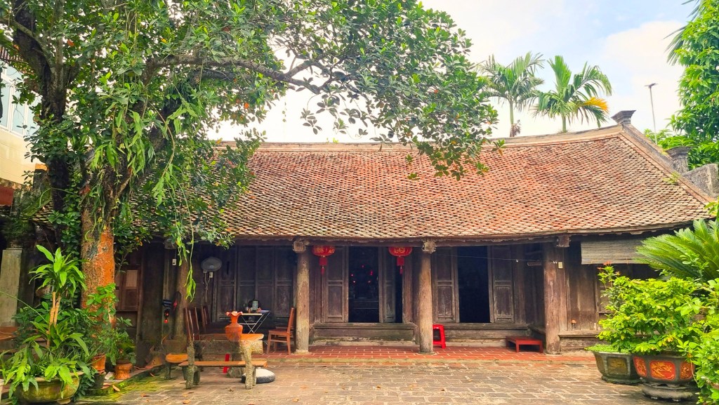 Altes Holzhaus, Beispiel traditioneller Architektur in Nordvietnam
