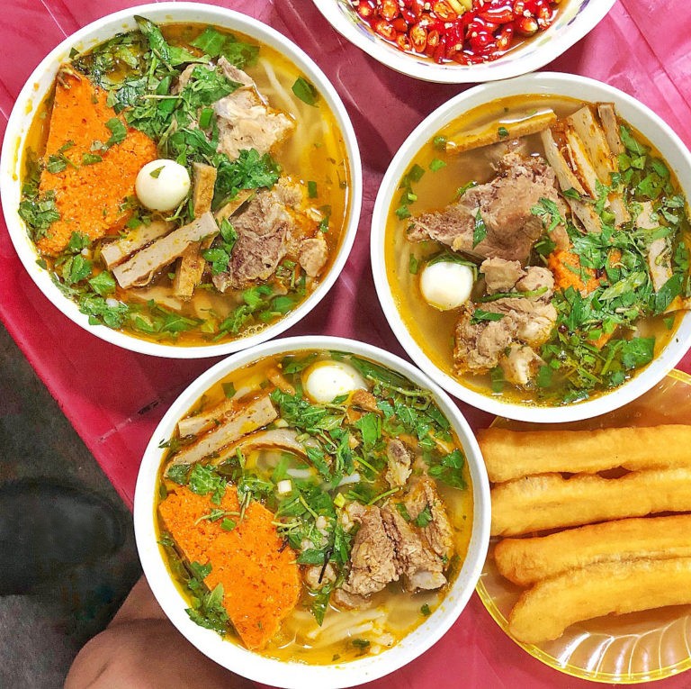 Banh canh ruong soupe de nouilles epaisses specialite cuisine Da Nang