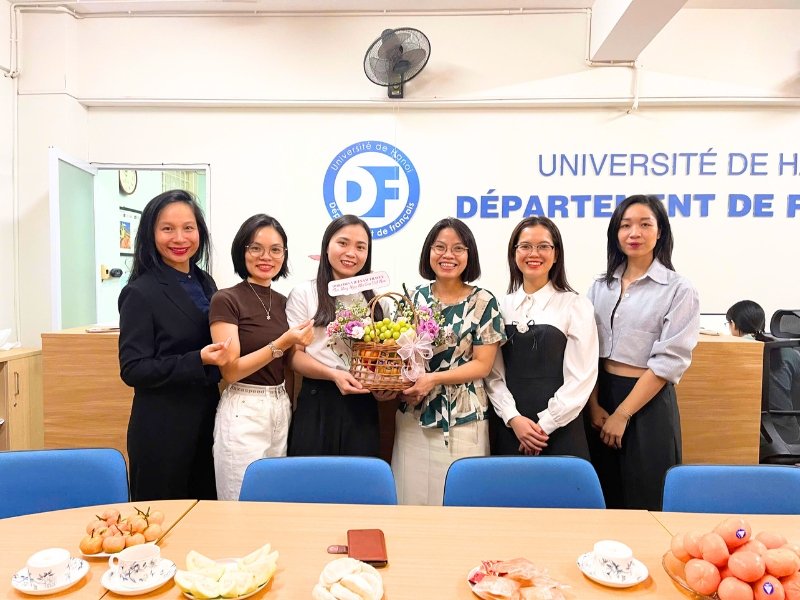 À l&rsquo;occasion de la Journée des enseignants vietnamiens (20 novembre) : hommage à la transmission du savoir