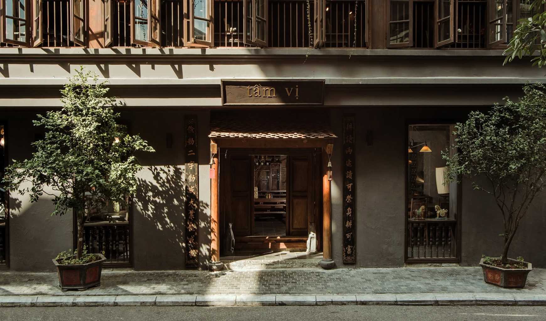Facade du restaurant Tam Vi a Hanoi dans une maison ancienne traditionnelle
