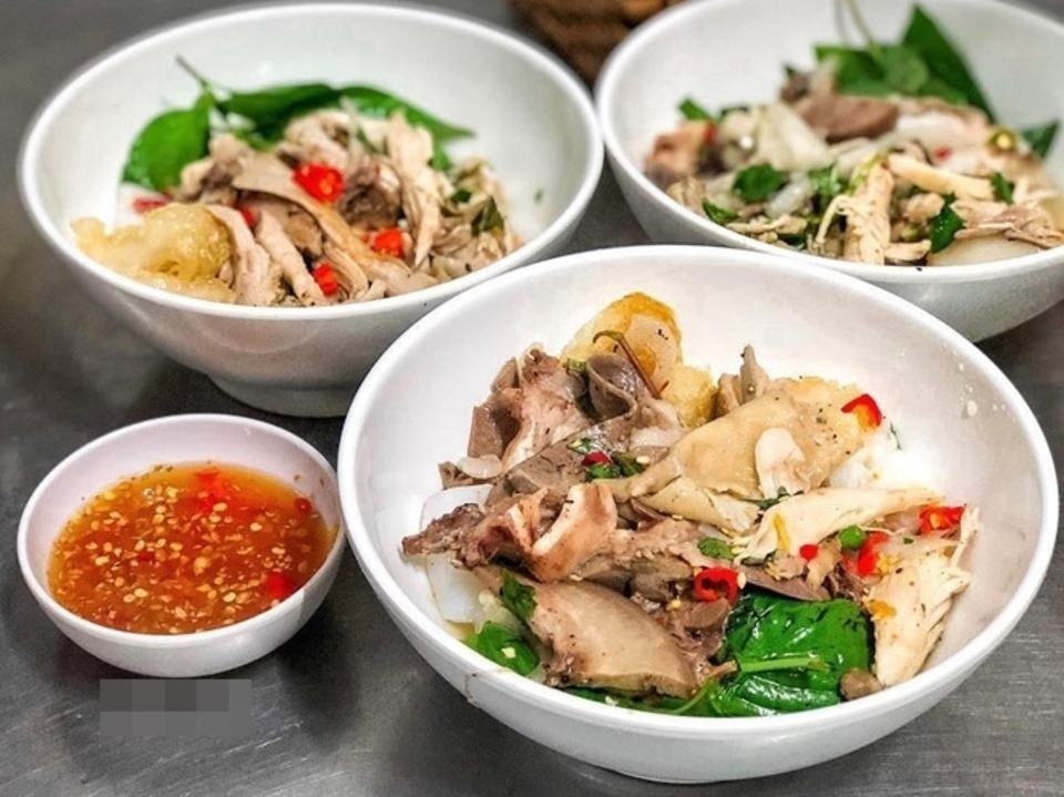 Banh uot long ga, feuilles de riz vapeur aux abats de poulet