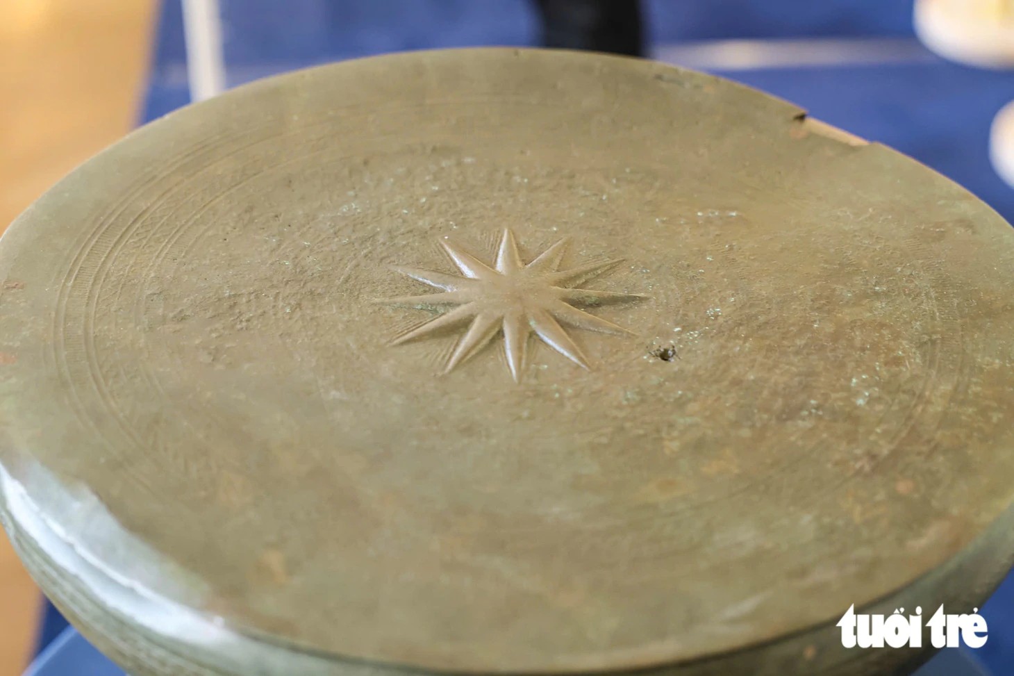 Motif en étoile sur le tambour de bronze de Dong Son