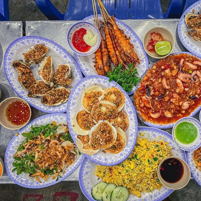 Plateau de fruits de mer grilles cuisine Da Nang coquilles Saint-Jacques