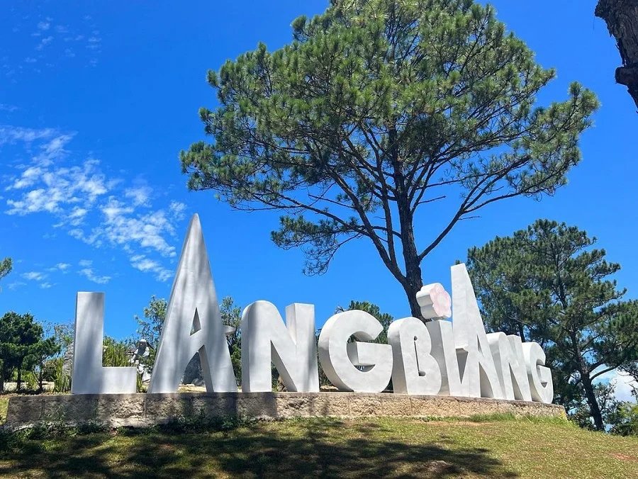 Panneau Lang Biang dans le secteur touristique au nord de Dalat.