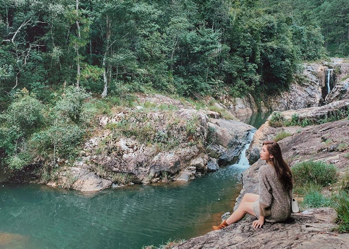Premier lac des cascades de Ba Ho au milieu de la forêt près de Nha Trang