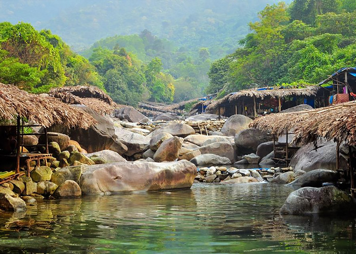 Zone de détente au bord du ruisseau de Ba Ho Nha Trang