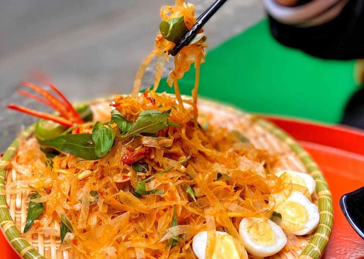 Banh trang tron, salade de galettes de riz de Tay Ninh