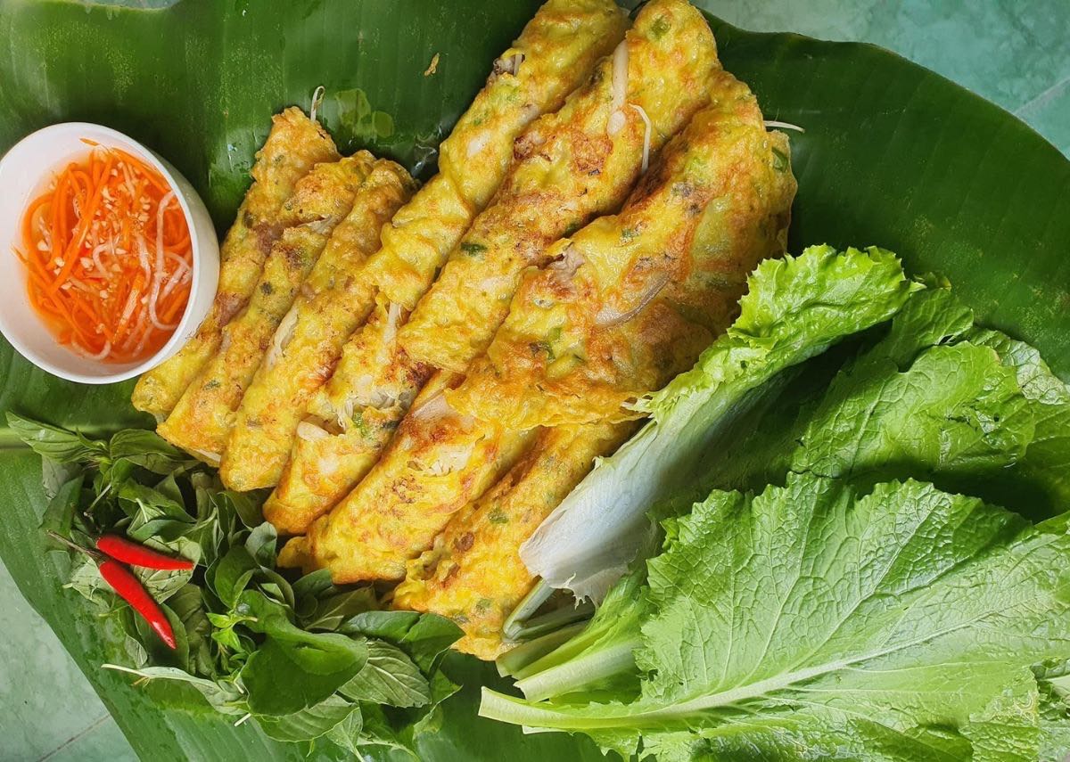 Crêpe vietnamienne banh xeo servie à Tay Ninh