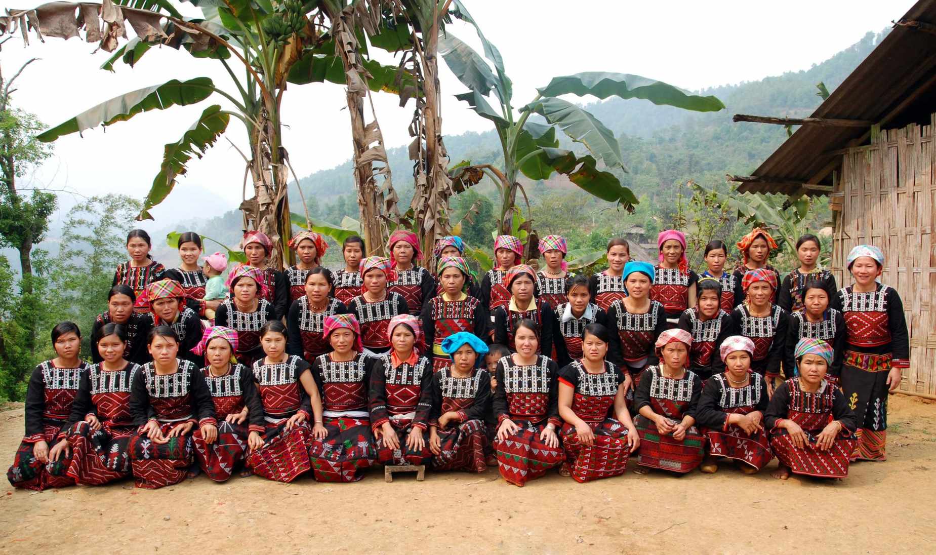 Communauté xa pho dans un village au sud de Sapa