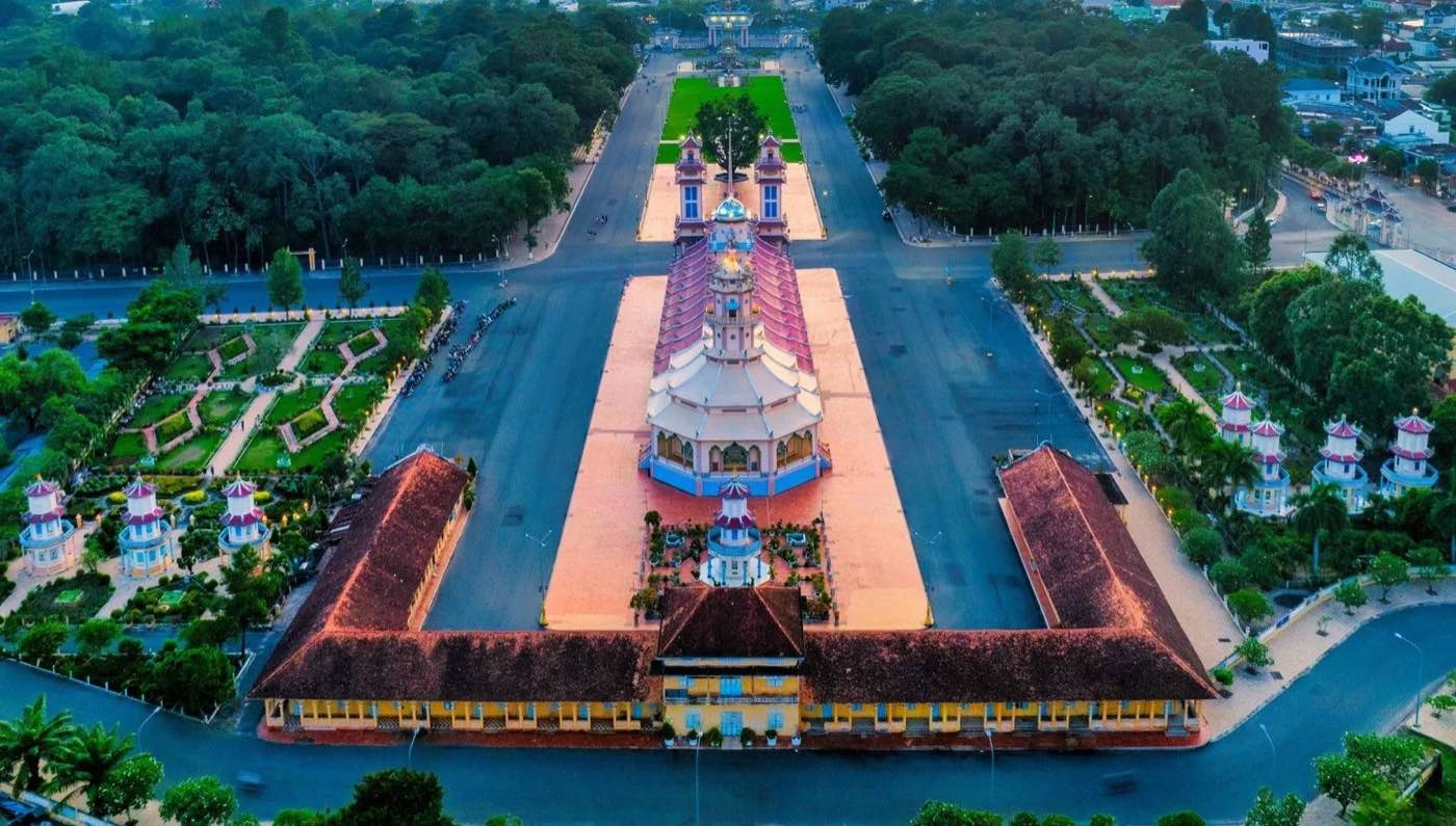 Vue aérienne du domaine du Saint-Siège Cao Dai de Tay Ninh