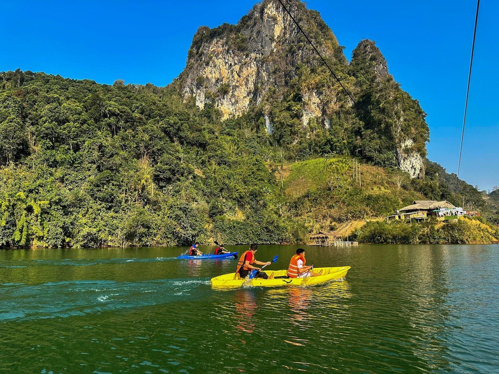 Kayak sur la baie de Pa Khom à Lai Chau