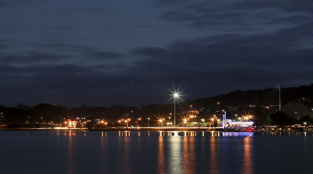 Lumières du soir autour du lac de Dalat.