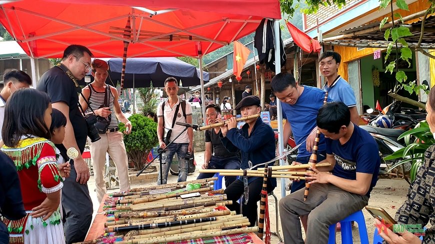 Musiciens au marché de l’amour de Khau Vai à Ha Giang