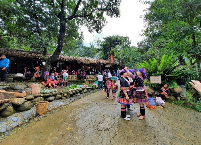 Marché local de Sin Suoi Ho dans la province de Lai Chau