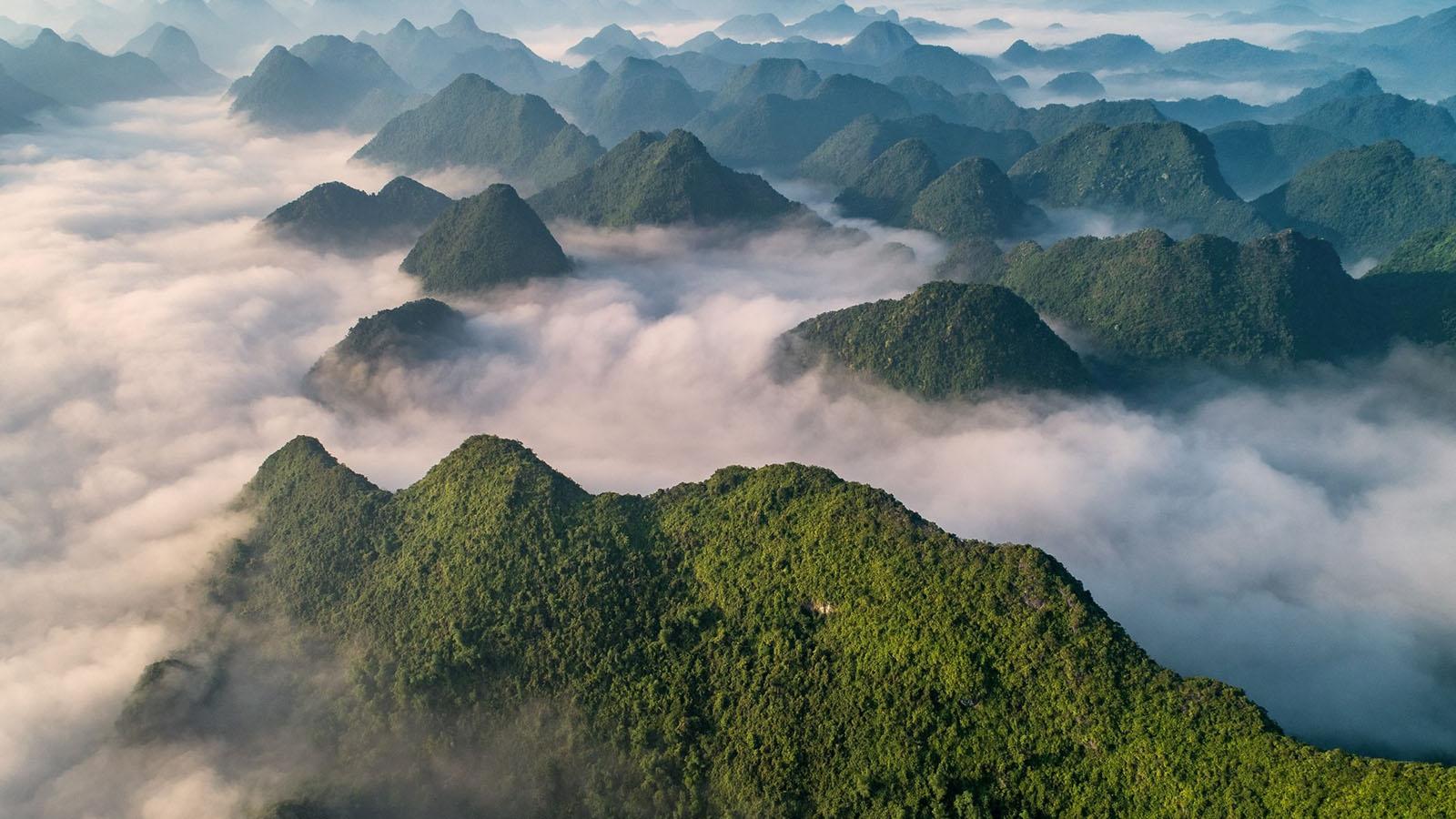 Mer de nuages autour du mont Na Lay dans la province de Lang Son.