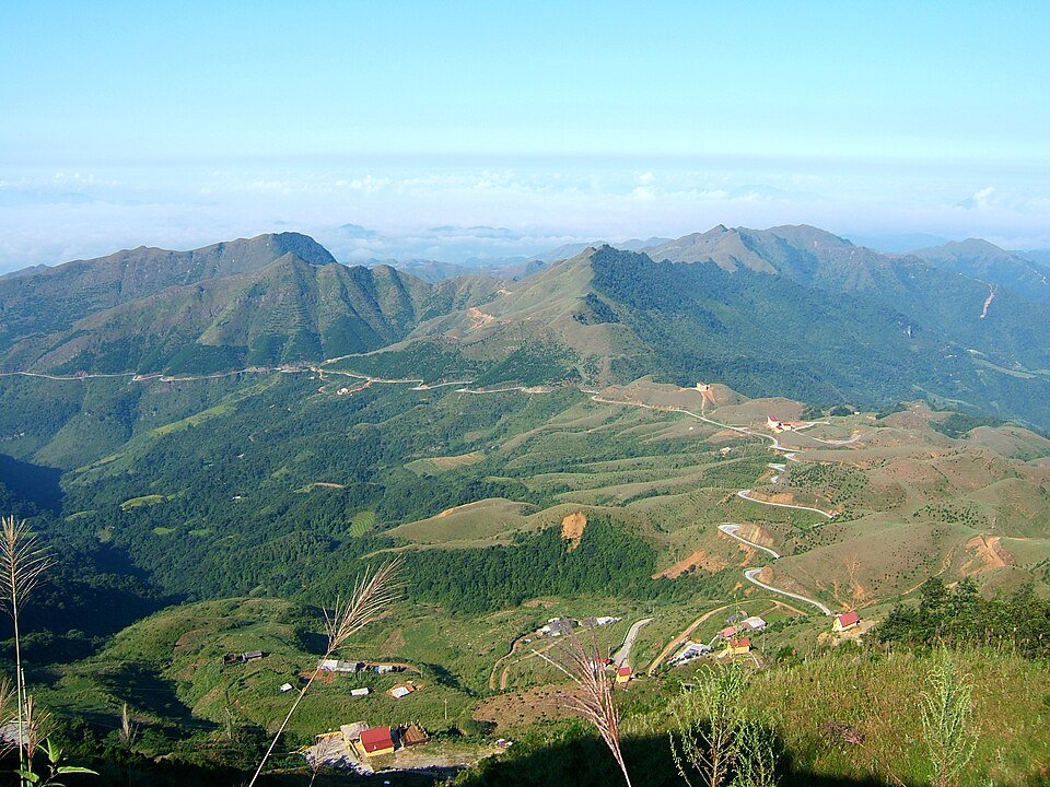 Panorama des montagnes de Mau Son dans la province de Lang Son.