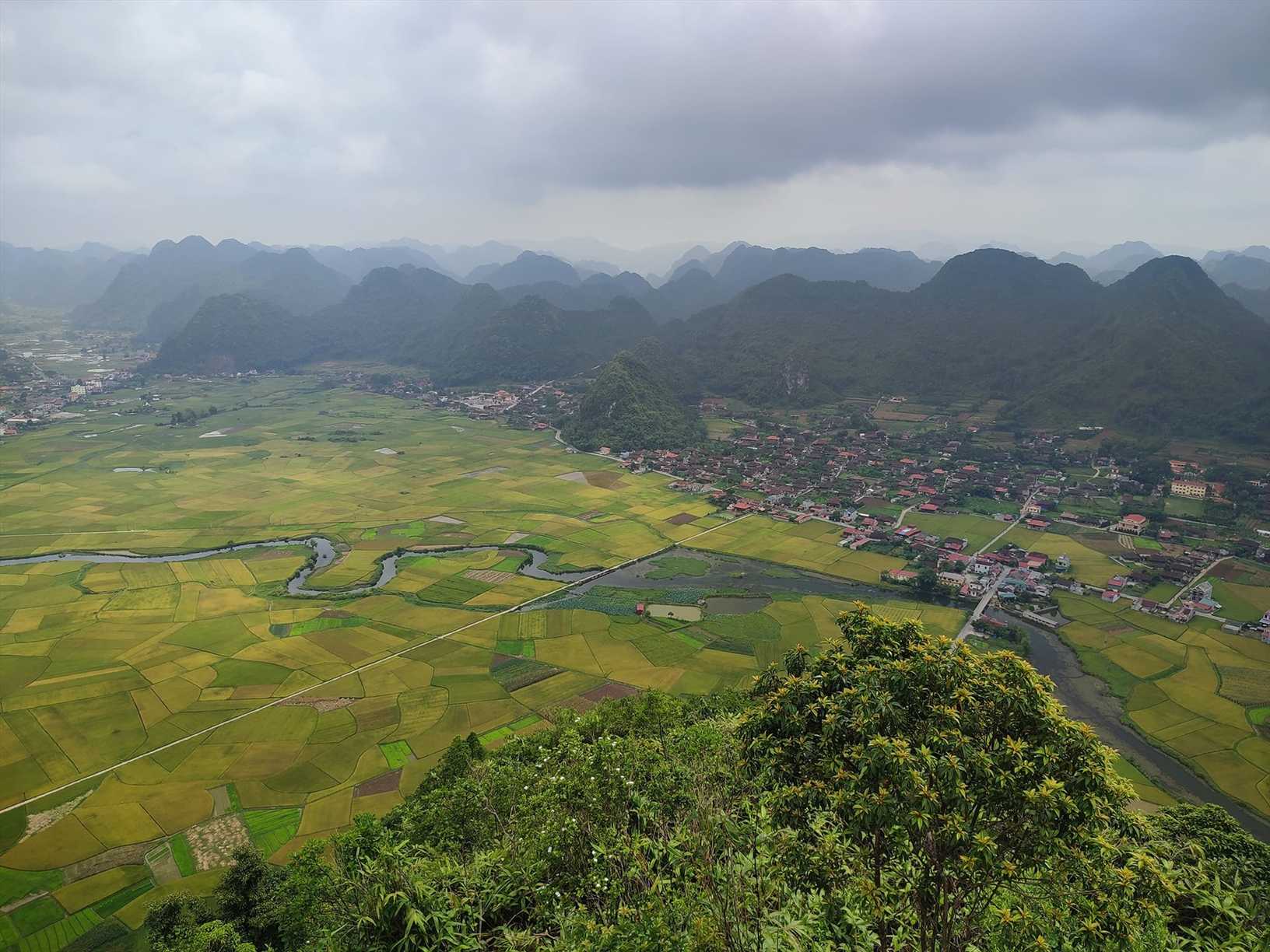 Panorama sur les rizières et collines de Bac Son à Lang Son.