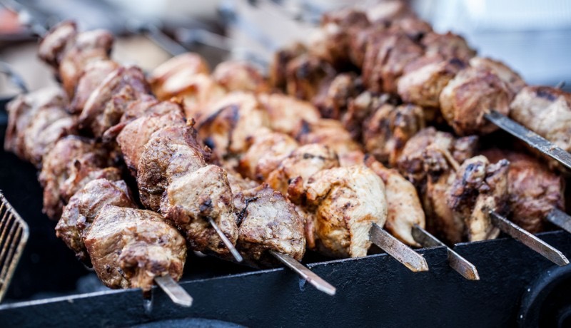 Brochettes de porc fermier grillées à Mai Chau