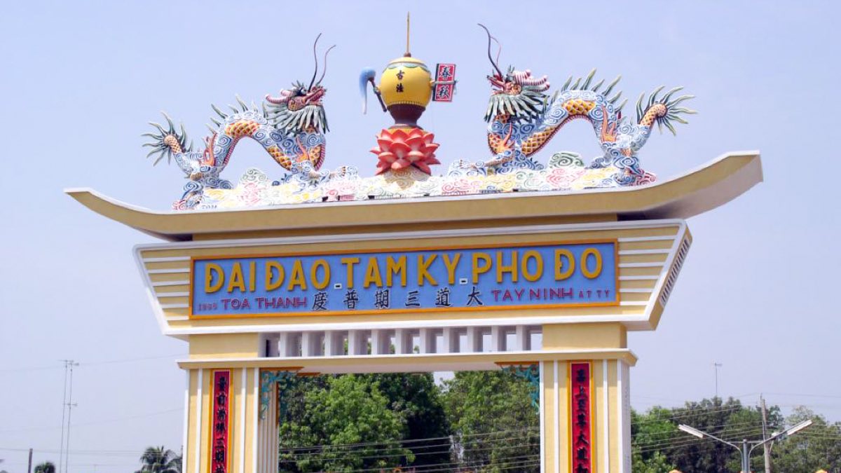 Porte monumentale du domaine Cao Dai de Tay Ninh