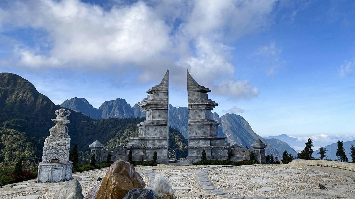 la porte du ciel d’O Quy Ho et panorama de montagne près de Sapa