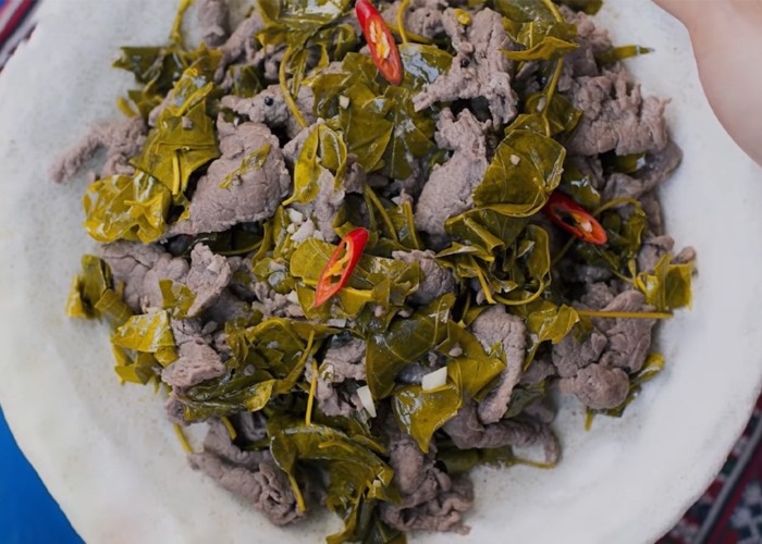 Buffle cuisiné avec des feuilles de lom à Mai Chau